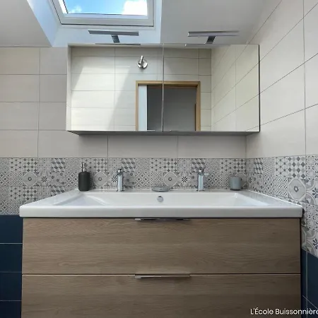 L'ecole Buissonniere شقة